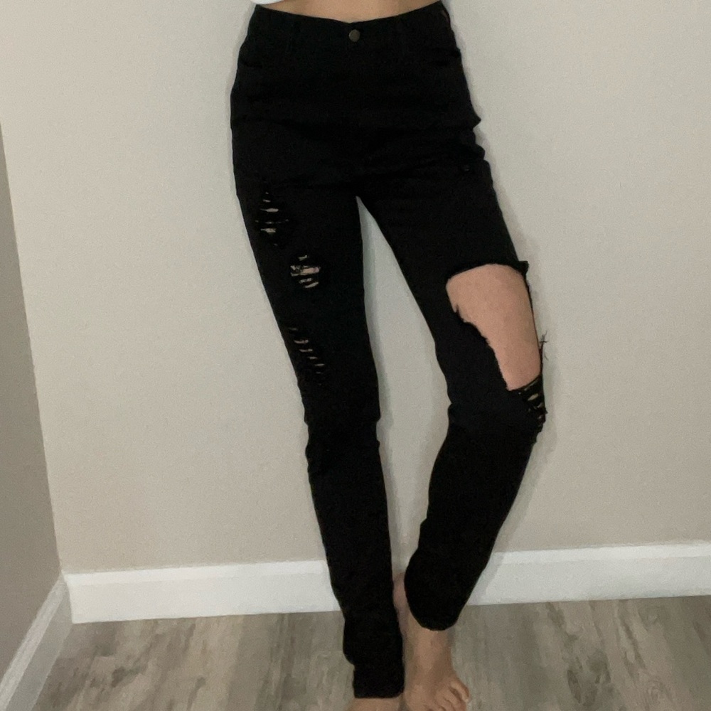 Black ripped skinny jeans